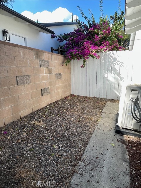 Detail Gallery Image 20 of 22 For 22261 Haynes St, Woodland Hills,  CA 91301 - 1 Beds | 1 Baths