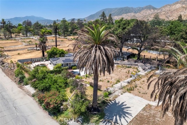 701 E Palm Street, Altadena CA: https://media.crmls.org/medias/8e2cf58b-e9ca-45d2-8edf-e00e8bfcedf1.jpg