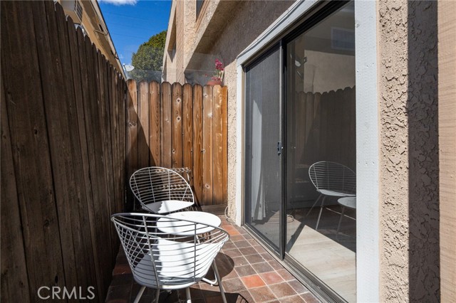 3208 Colorado Avenue, Santa Monica CA: https://media.crmls.org/medias/8e2e484a-a13f-4b1a-b60a-7aafcf60778d.jpg