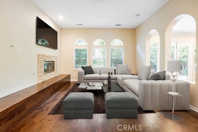 12160 Glines Court, Tustin CA: https://media.crmls.org/medias/8e2ee37d-5ba1-4d64-bb0e-14cc1bdca72a.jpg