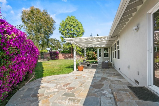 1551 Rainbow Drive, North Tustin CA: https://media.crmls.org/medias/8e2ef1c5-d90b-4259-8570-fefdd00c7977.jpg