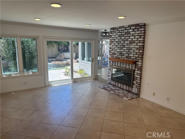 21041 Shaw Lane, Huntington Beach CA: https://media.crmls.org/medias/8e305d20-919e-4f5c-a0b0-20410151d9ed.jpg