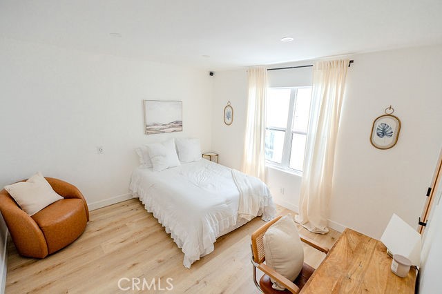 https://media.crmls.org/medias/8e309d4e-eb46-44d1-ad06-e6c746d85317.jpg?preset=X-Large
