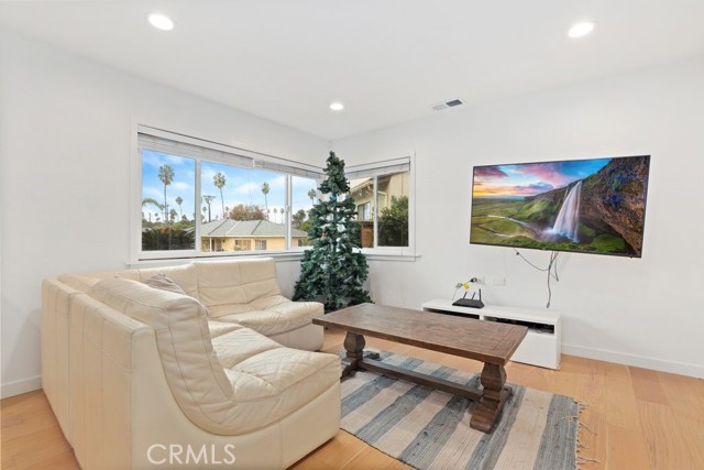 2217 190th Street, Redondo Beach, California 90278, 3 Bedrooms Bedrooms, ,2 BathroomsBathrooms,Residential,Sold,190th,SB22248340