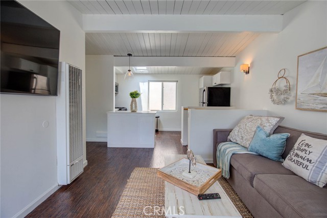 Detail Gallery Image 5 of 26 For 217 35th Pl #B,  Manhattan Beach,  CA 90266 - 2 Beds | 1 Baths