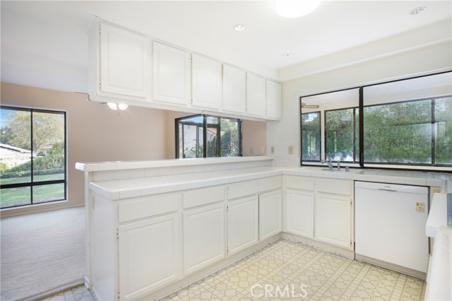 Detail Gallery Image 8 of 22 For 5058 Avenida Del Sol, Laguna Woods,  CA 92637 - 2 Beds | 2 Baths