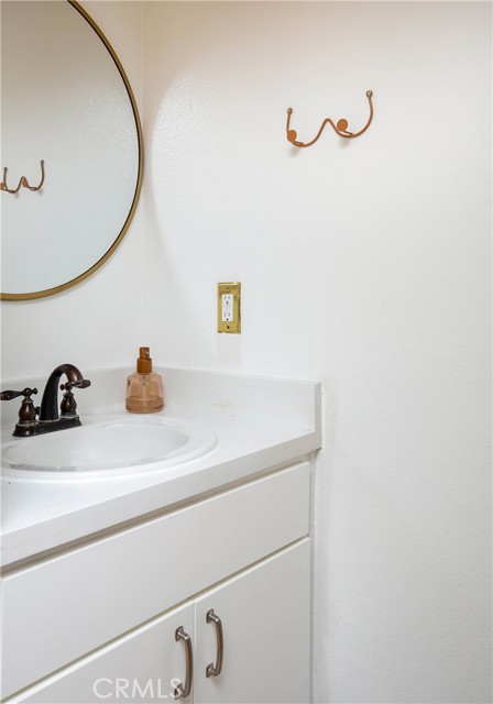 Detail Gallery Image 9 of 18 For 28729 Conejo View Dr, Agoura Hills,  CA 91301 - 2 Beds | 2 Baths