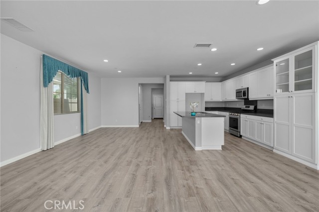 Detail Gallery Image 6 of 41 For 3170 E Painted Crescent St, Ontario,  CA 91762 - 4 Beds | 3 Baths