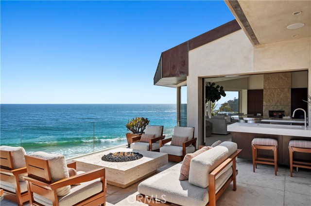 Detail Gallery Image 1 of 11 For 88 Emerald, Laguna Beach,  CA 92651 - 5 Beds | 6/1 Baths
