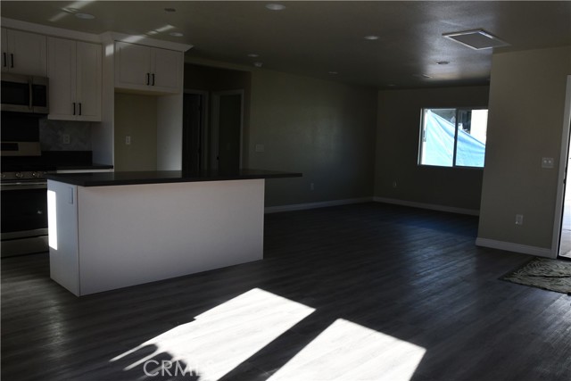 917 W. Flora St., Ontario CA: https://media.crmls.org/medias/8e33e010-0552-478a-8f56-d9997ec5be6a.jpg