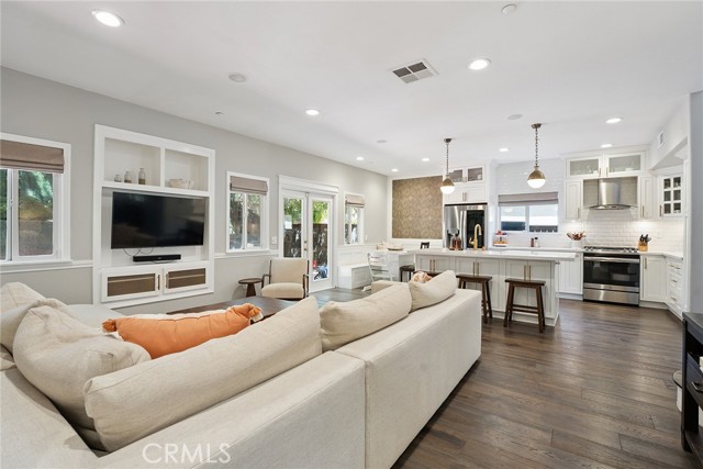 Detail Gallery Image 14 of 37 For 5179 Knollwood Way, Woodland Hills,  CA 91364 - 4 Beds | 3 Baths