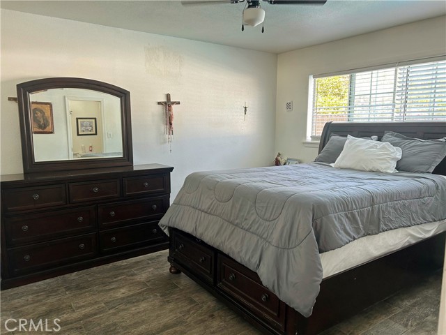 Detail Gallery Image 8 of 17 For 239 E Crestview St, Corona,  CA 92879 - 4 Beds | 2/1 Baths