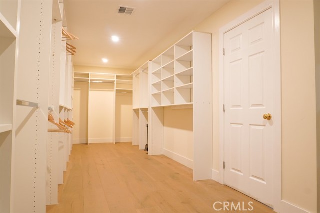 23242 Burbank Boulevard, Woodland Hills CA: https://media.crmls.org/medias/8e34235a-0499-4f04-9358-4f9ba96e848d.jpg