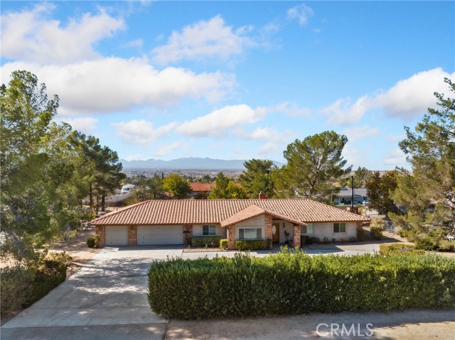 Detail Gallery Image 3 of 38 For 14690 Apple Valley Rd, Apple Valley,  CA 92307 - 3 Beds | 2/1 Baths