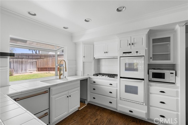 4565 Lamplighter Lane, Santa Maria CA: https://media.crmls.org/medias/8e350a42-2980-42bf-b613-83fe4a1a3334.jpg