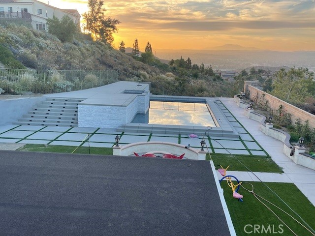 https://media.crmls.org/medias/8e374415-f045-43a1-b732-c928e7cee8f8.jpg?preset=X-Large