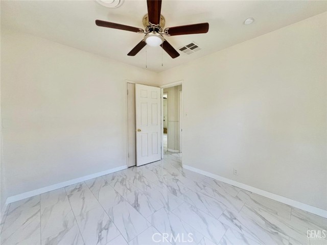 10805 Santa Clara Street, Lamont CA: https://media.crmls.org/medias/8e389699-5044-4bc2-925c-302a5377591a.jpg