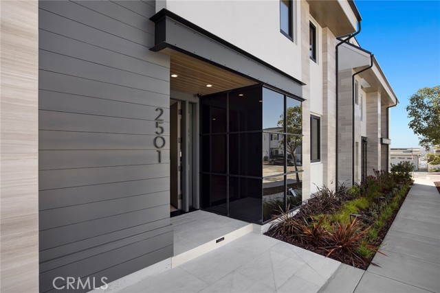 2501 Seaview Ave, Corona del Mar CA: https://media.crmls.org/medias/8e38d1bf-b510-4544-8b94-0f76d67d940c.jpg