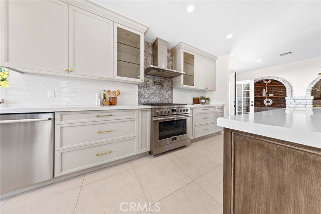 Detail Gallery Image 15 of 74 For 2950 N Lincoln St, Burbank,  CA 91504 - 3 Beds | 2 Baths