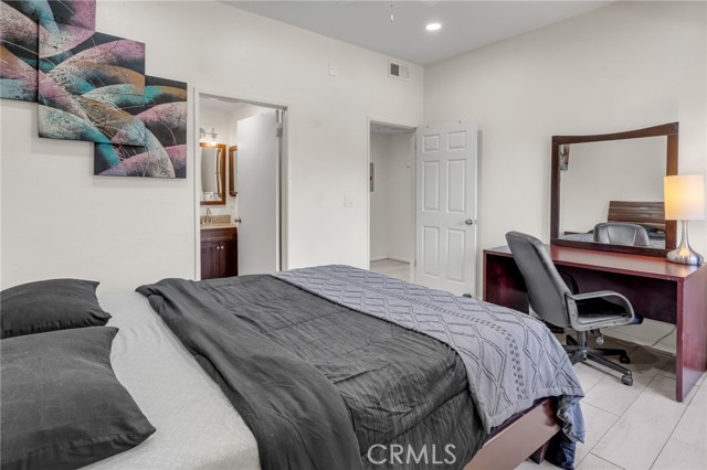 Detail Gallery Image 25 of 39 For 10943 Laurel Canyon #B9,  San Fernando,  CA 91340 - 2 Beds | 2 Baths