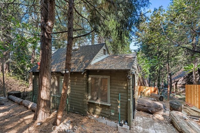 650 Rose Hill, Crestline, CA 92325