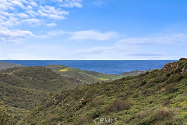 27 Pacific Mist, Newport Coast CA: https://media.crmls.org/medias/8e3a32a1-cb00-4822-88fd-ea17e70123a6.jpg