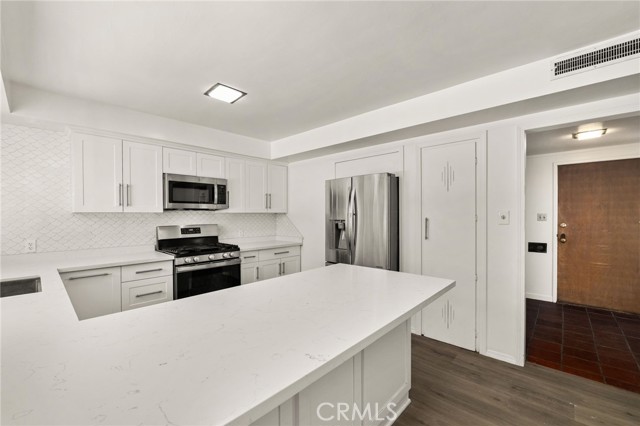 Detail Gallery Image 10 of 46 For 3024 Pine, Riverside,  CA 92501 - 3 Beds | 2 Baths