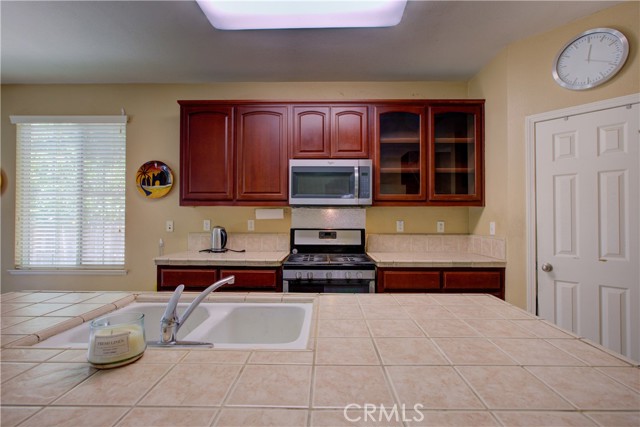 Detail Gallery Image 8 of 55 For 1492 Antioch Ct, Merced,  CA 95348 - 5 Beds | 2/1 Baths