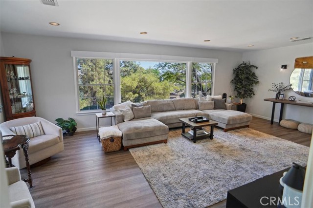 Detail Gallery Image 4 of 33 For 10557 Mahoney Dr, Shadow Hills,  CA 91040 - 3 Beds | 2 Baths