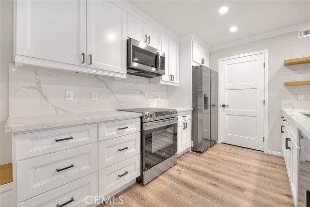 Detail Gallery Image 3 of 57 For 2040 Las Colinas Cir #104,  Corona,  CA 92879 - 2 Beds | 2 Baths