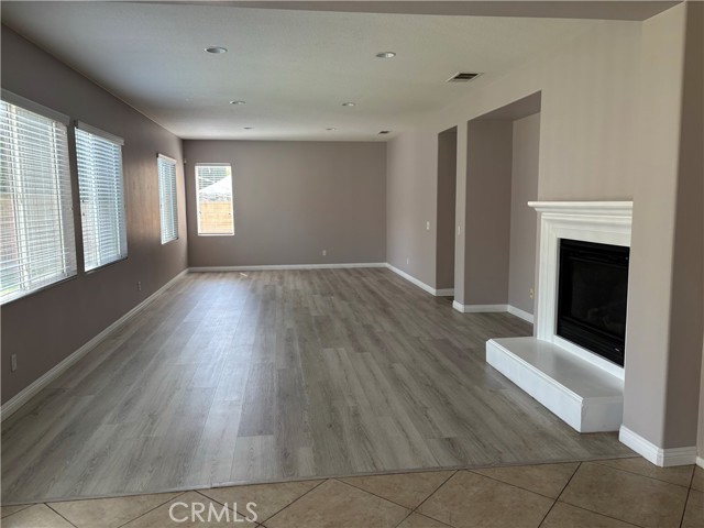 13847 Blue Ribbon Lane, Eastvale CA: https://media.crmls.org/medias/8e3e1707-a217-45d0-81dd-d9ee8adcb6a5.jpg