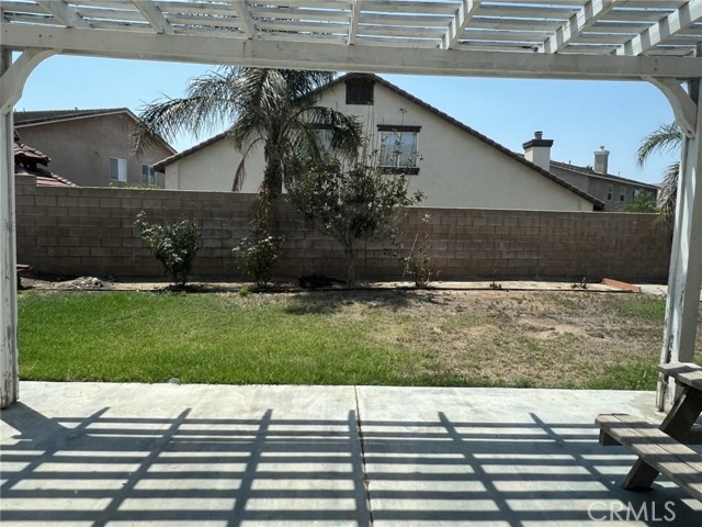 Detail Gallery Image 14 of 17 For 11935 Silver, Jurupa Valley,  CA 91752 - 5 Beds | 2/1 Baths