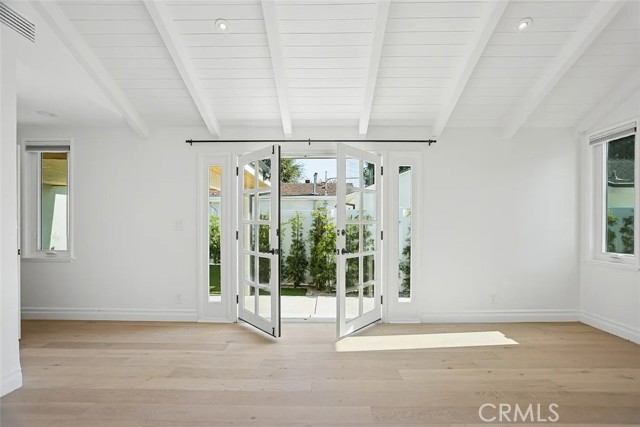 Detail Gallery Image 5 of 8 For 13220 Otsego St, Sherman Oaks,  CA 91423 - 3 Beds | 2 Baths