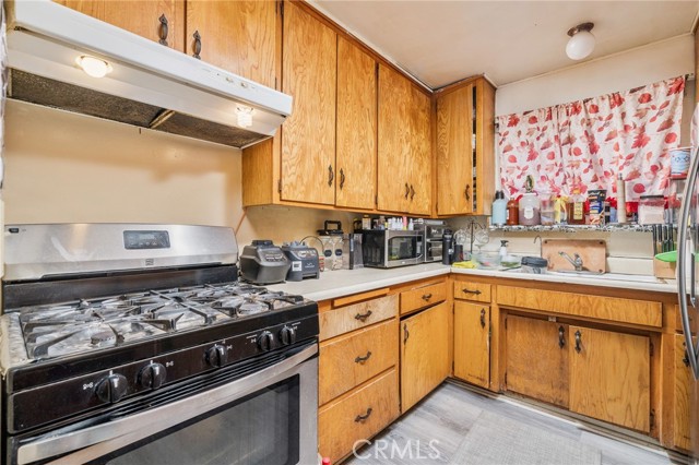 903 N Eleanor Street, Pomona CA: https://media.crmls.org/medias/8e400163-171b-44cc-ba80-8f556bc30664.jpg