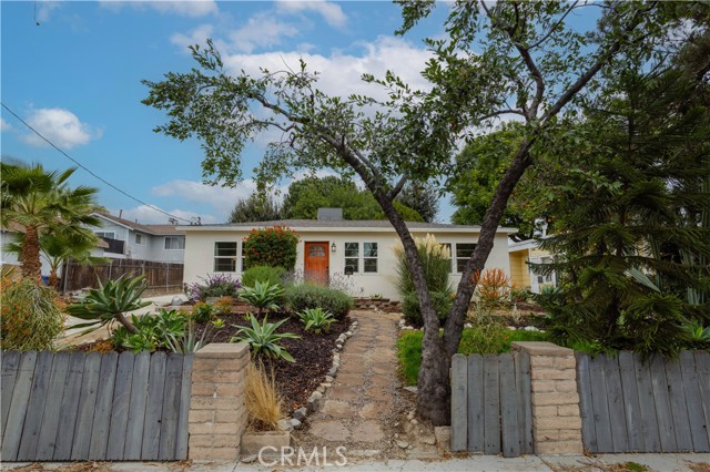 Detail Gallery Image 3 of 38 For 17541 Kingsbury St, Granada Hills,  CA 91344 - 3 Beds | 2 Baths