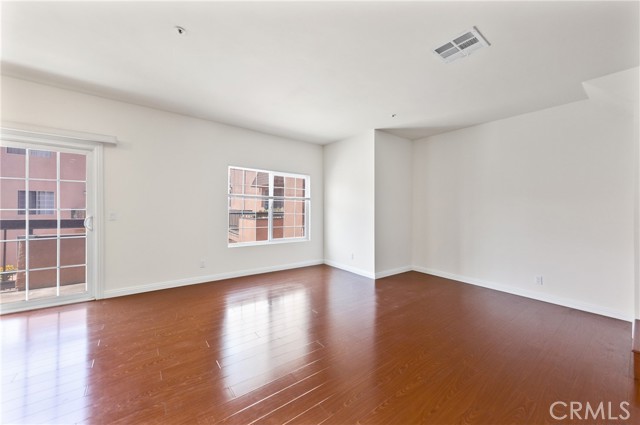 147 West Acacia, 122 photo 6