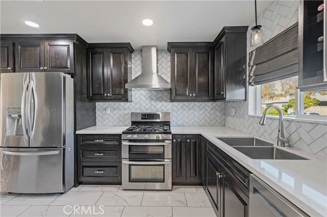 Detail Gallery Image 6 of 47 For 27933 Honeycomb Dr, Saugus,  CA 91350 - 4 Beds | 2/1 Baths