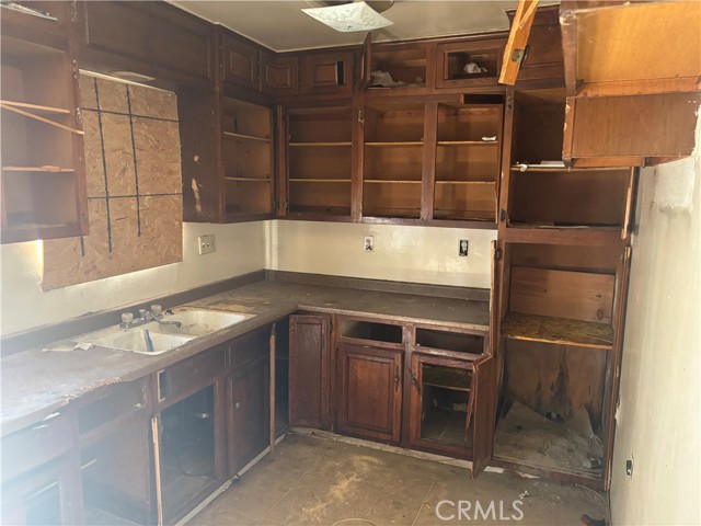 482 E Smith Street, Long Beach CA: https://media.crmls.org/medias/8e41f0f4-927f-4c51-a9b7-8fedbc41a8db.jpg
