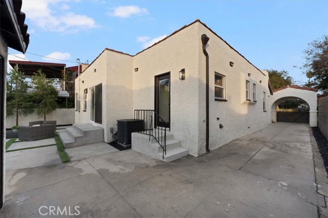 Detail Gallery Image 34 of 35 For 3905 Roxton Ave, Los Angeles,  CA 90008 - 3 Beds | 2 Baths