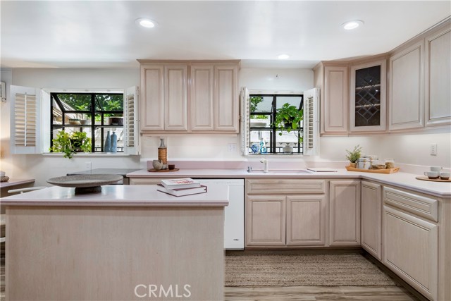 143 Roycroft Avenue, Long Beach CA: https://media.crmls.org/medias/8e448896-50ea-482a-ad43-88873bac8ac0.jpg