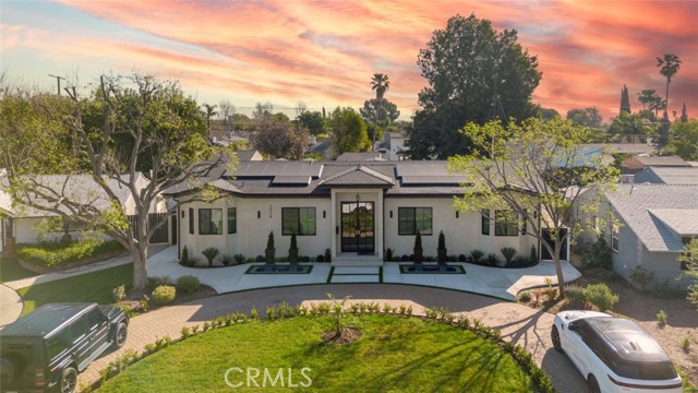 Detail Gallery Image 3 of 70 For 7714 Lasaine Ave, Northridge,  CA 91325 - 3 Beds | 4 Baths