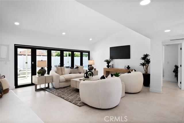 1975 E Mark Leslie, Palm Springs, CA 92264