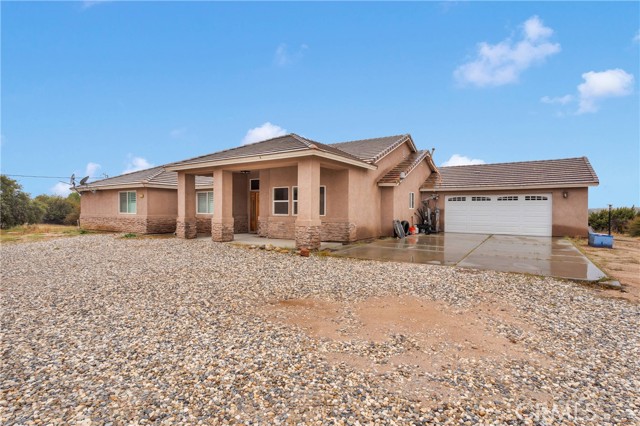 Detail Gallery Image 2 of 38 For 5378 Bellflower St, Oak Hills,  CA 92344 - 4 Beds | 2/1 Baths