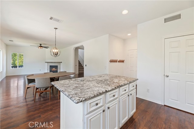 7066 Hayden Avenue, Corona CA: https://media.crmls.org/medias/8e464640-3dbd-48be-b9bd-e94796d9669d.jpg