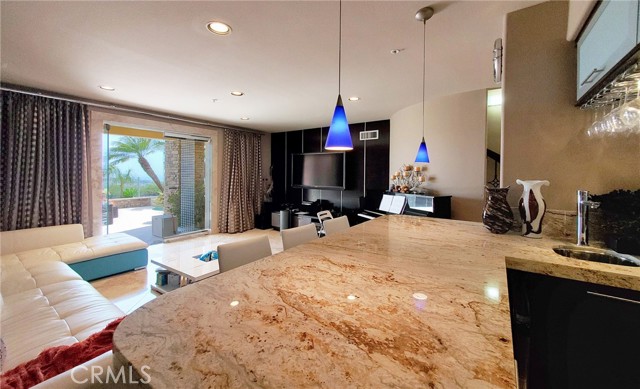 34 Sunset Cove, Newport Coast CA: https://media.crmls.org/medias/8e46df6b-b8b9-45cd-8f31-992e4a58af3f.jpg