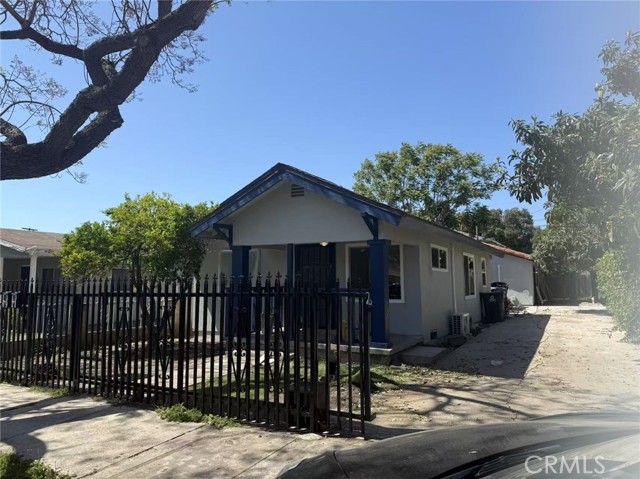 1009 W Myrtle ST