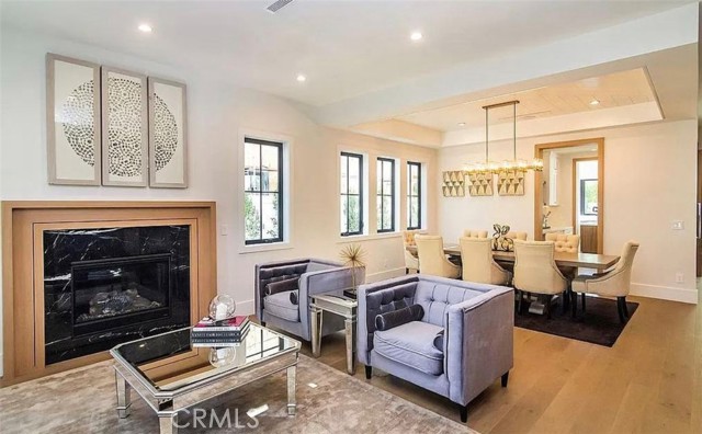 4923 Rhodes Avenue, Valley Village CA: https://media.crmls.org/medias/8e48330a-496f-4cbc-b553-949e96996582.jpg