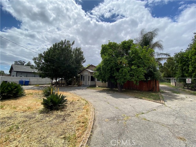 9019 Noble Avenue, Los Angeles CA: https://media.crmls.org/medias/8e4844ad-72cf-4acd-a8de-f15da1ede454.jpg