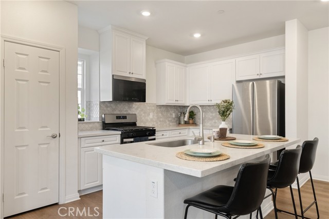 Detail Gallery Image 11 of 31 For 4229 E Carmel Privado, Ontario,  CA 91761 - 3 Beds | 2/1 Baths