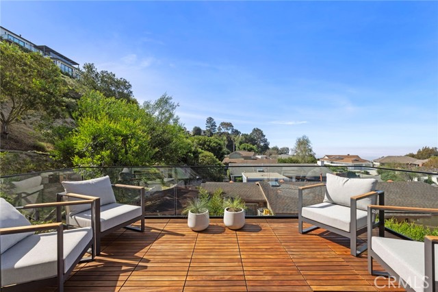 Detail Gallery Image 14 of 41 For 3121 Bern Dr, Laguna Beach,  CA 92651 - 5 Beds | 2/1 Baths